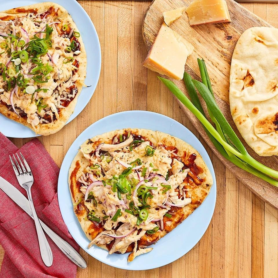 A colorful collage featuring five quick meals including creamy chicken pasta, beef tacos, shrimp stir-fry, grilled cheese with tomato soup, and BBQ chicken flatbread pizza ready in 30 minutes.